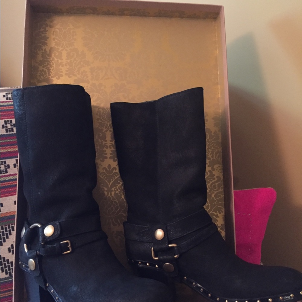 Boots - Picture 2 of 3